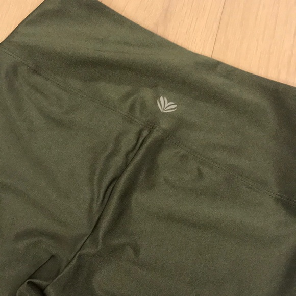 Luminescent shiny green leggings. Never worn. - Picture 2 of 3